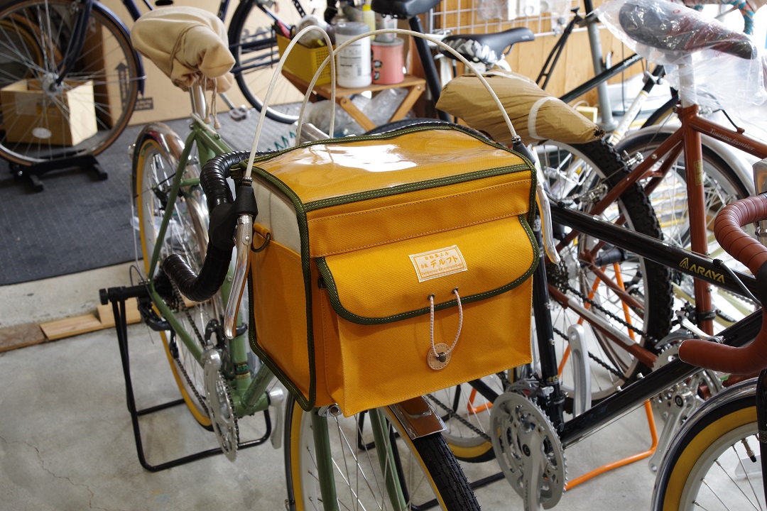 フロントバッグ中